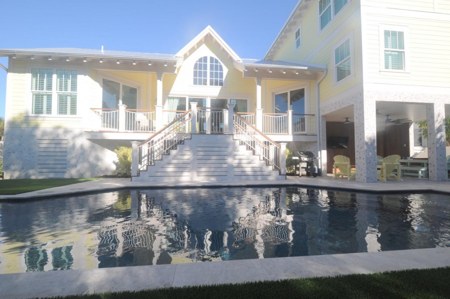 Lizzie Lus Island Retreat | 6000 Marina Dr #108, Holmes Beach, FL 34217, USA | Phone: (941) 782-8152