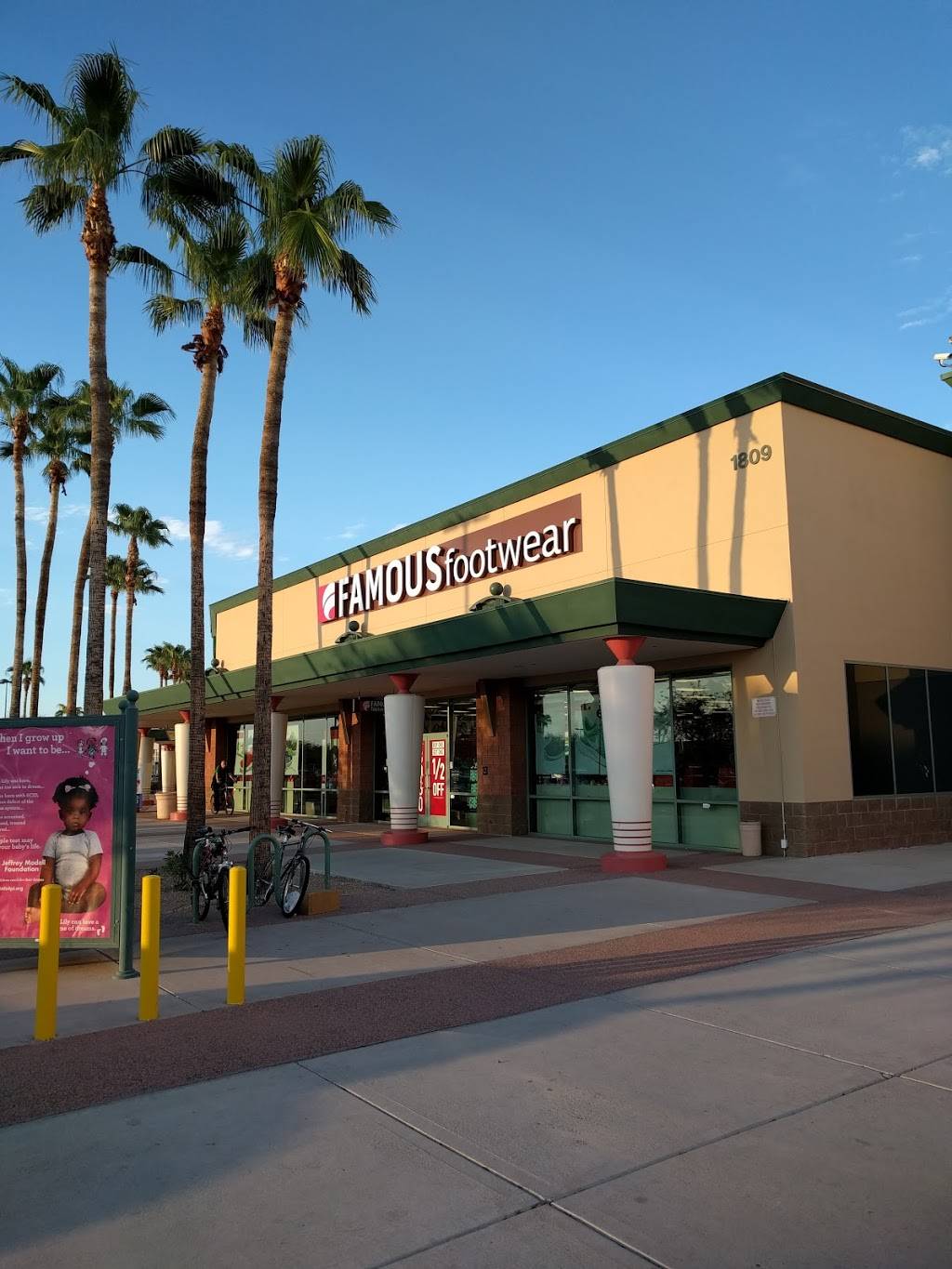 famous footwear lancaster mall