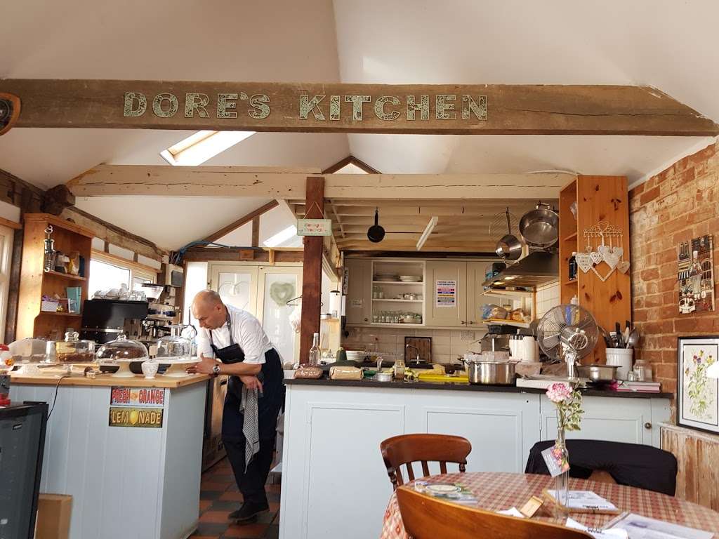 Dore’s Kitchen | Roding Hall The Street, Great Dunmow, Dunmow CM6 1NN, UK | Phone: 07462 046083