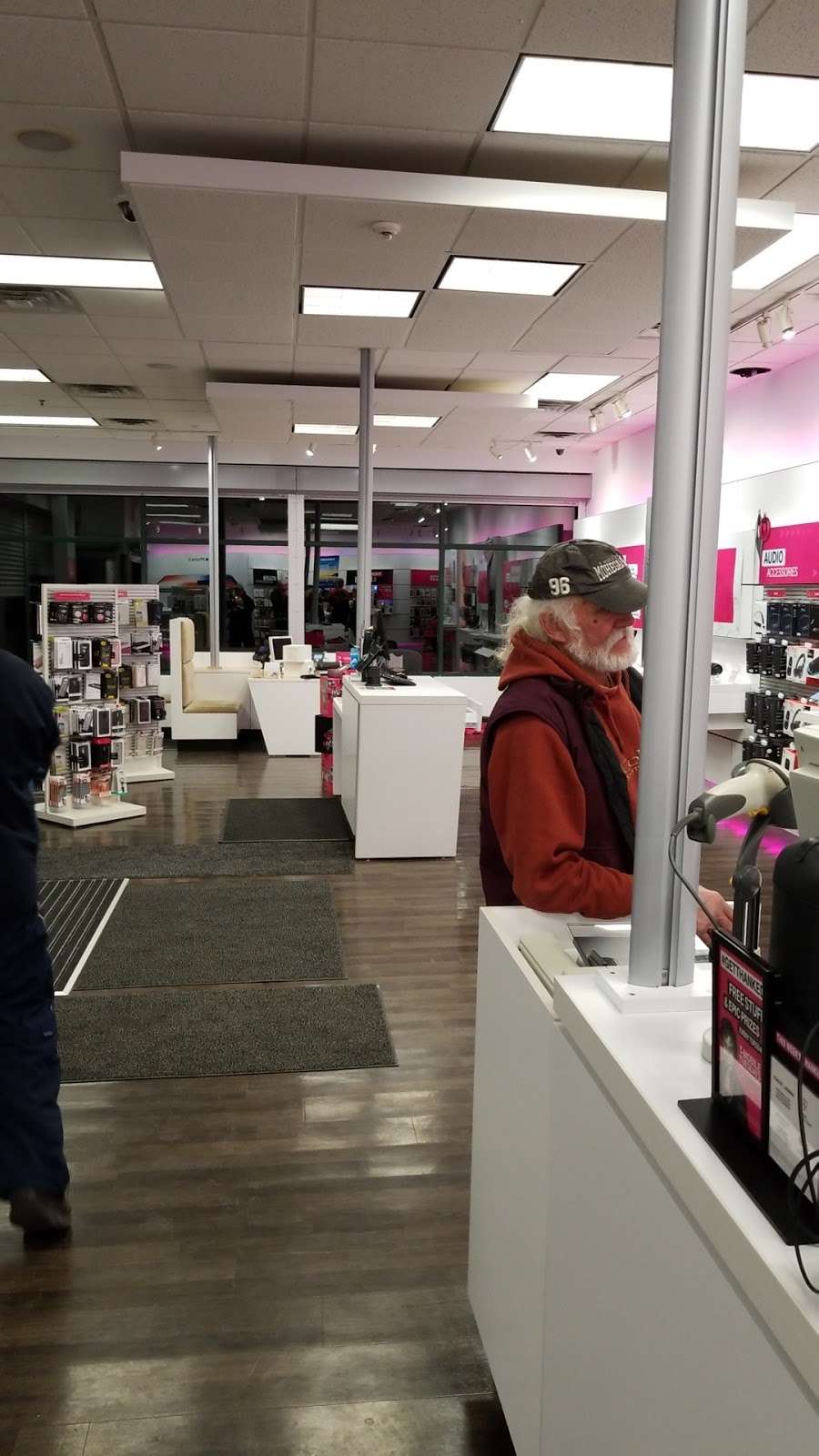 T-Mobile | 449 Amherst St, Nashua, NH 03063, USA | Phone: (603) 595-6481