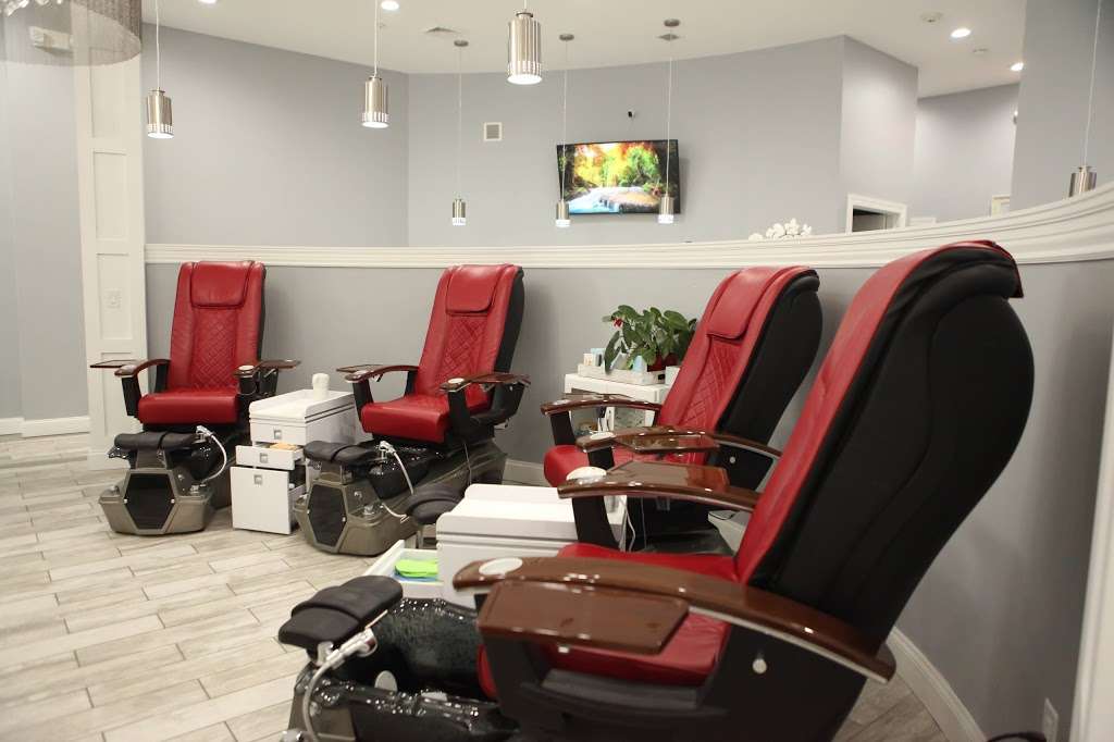 Glam Nail Lounge | 5014 West Chester Pike, Newtown Square, PA 19073, USA | Phone: (484) 428-3113
