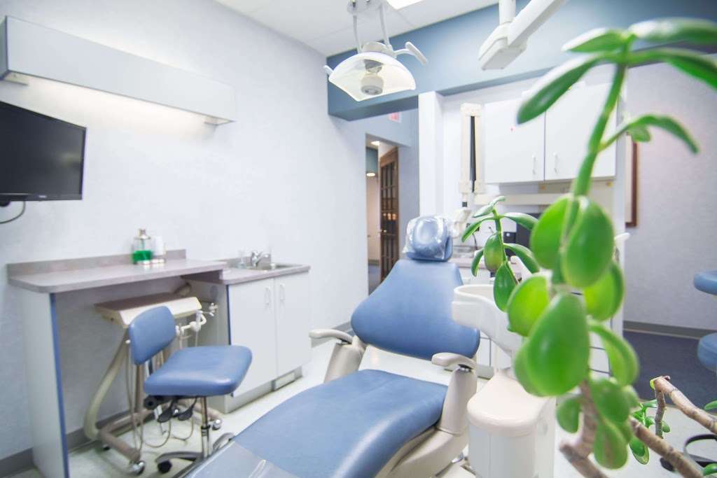 Dental Care of Lombard | 120 E St Charles Rd, Lombard, IL 60148, USA | Phone: (630) 629-5700