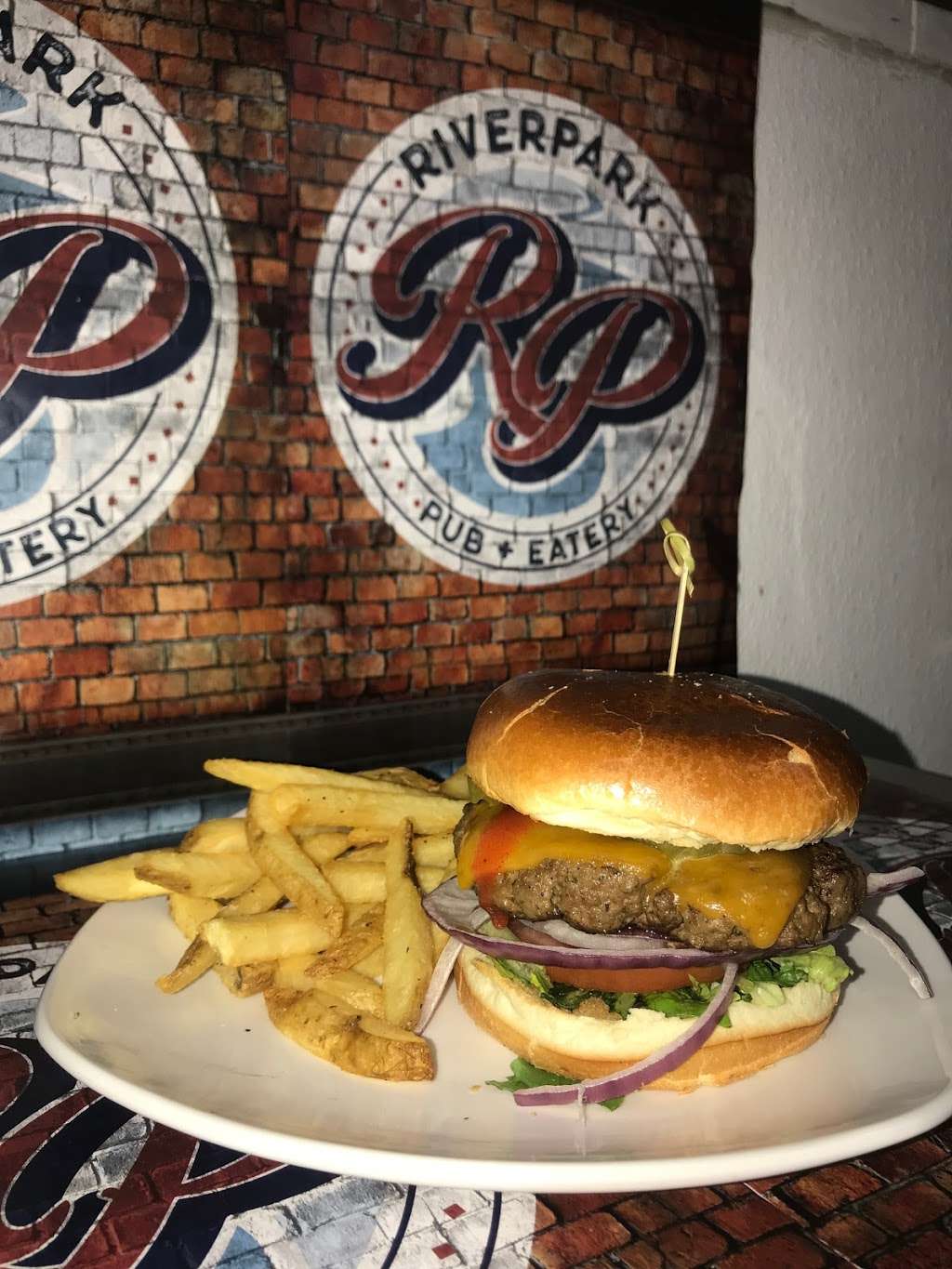 Riverpark Pub and Eatery | 2 Main St, Parkville, MO 64152, USA | Phone: (816) 859-5352