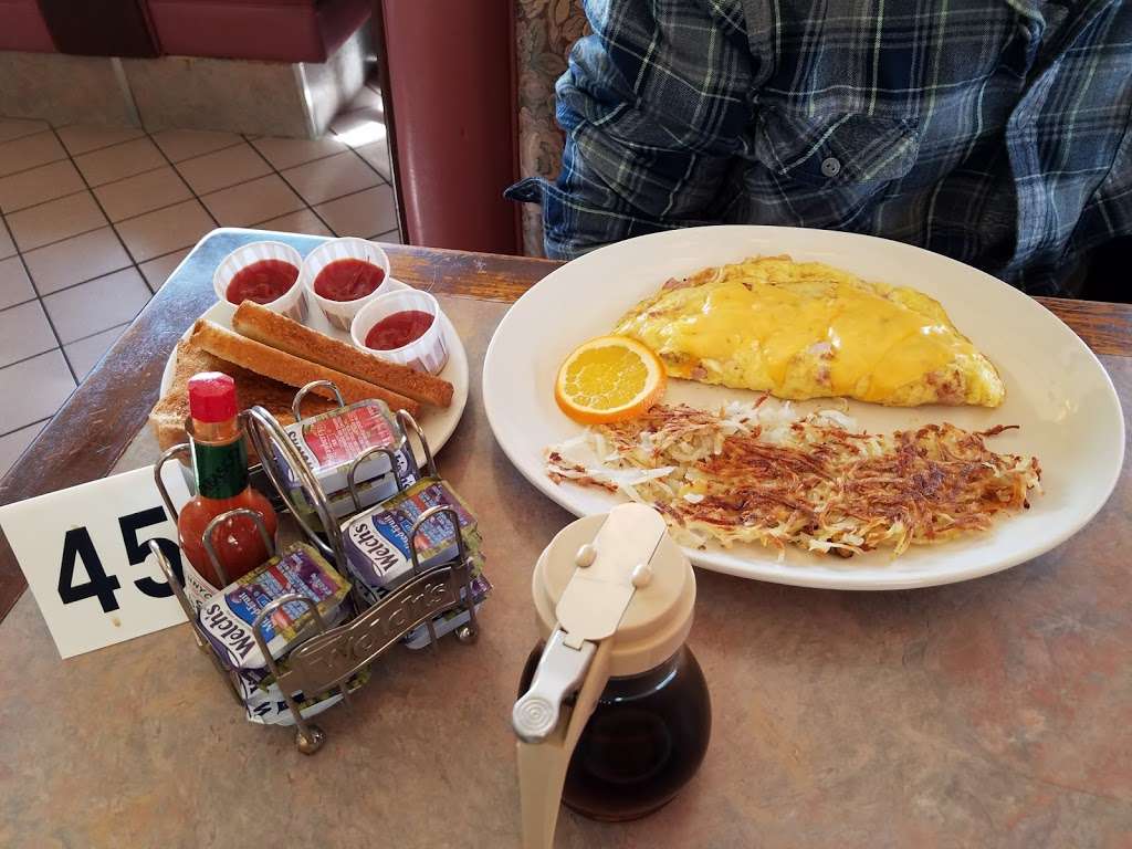Toms Burgers 21 | 14084 Amargosa Rd, Victorville, CA 92392, USA | Phone: (760) 241-7770