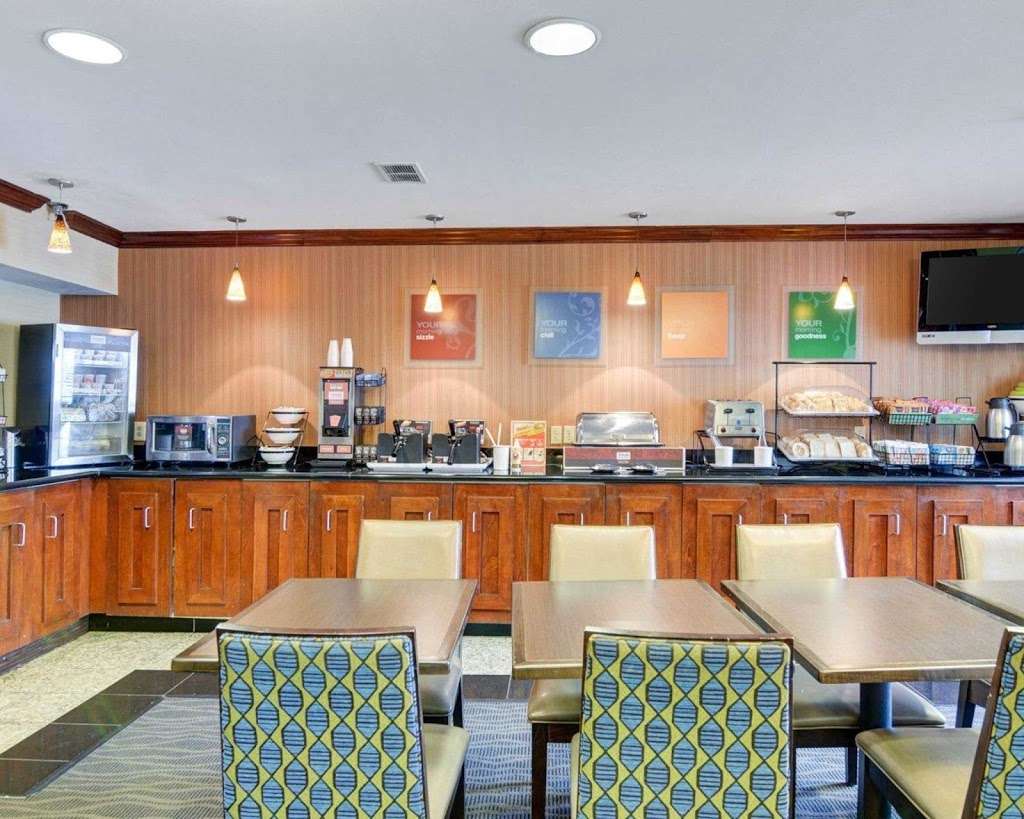 Comfort Inn & Suites Airport Dulles-Gateway | 45515 Dulles Plaza, Sterling, VA 20166 | Phone: (703) 471-5005