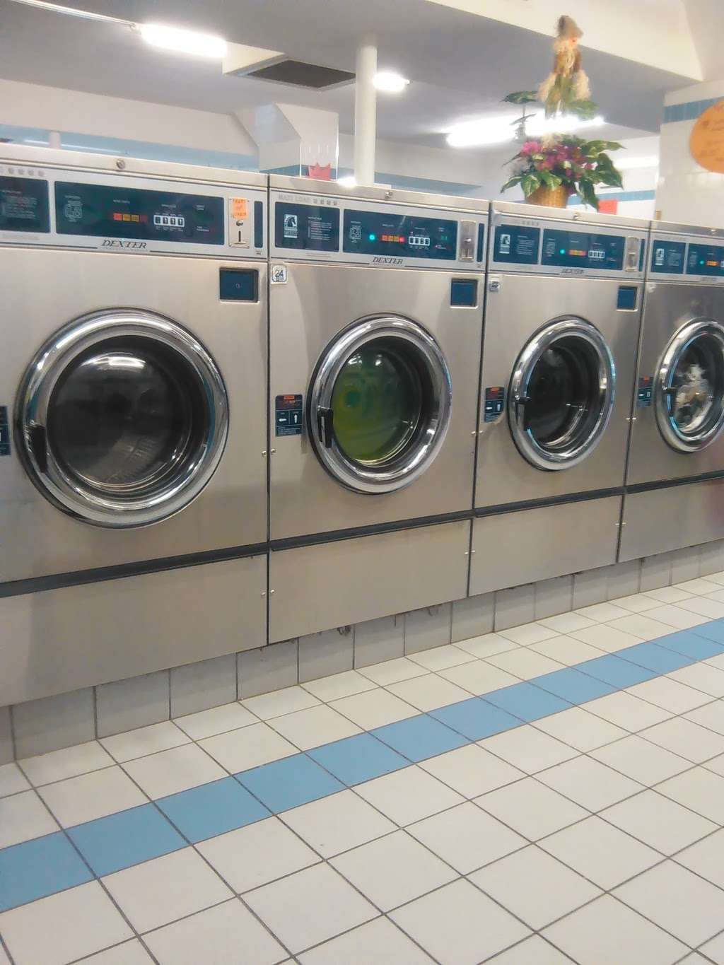 Bubble Queen Laundry | 961 Grove St, Aurora, IL 60505 | Phone: (630) 229-0628