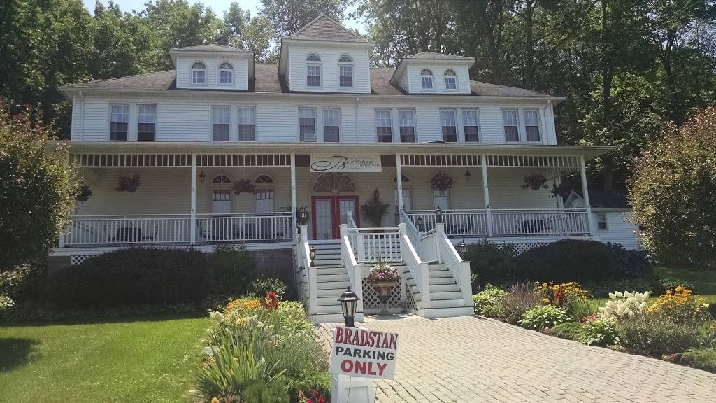 Bradstan Country Hotel | 1561 NY-17B, White Lake, NY 12786 | Phone: (845) 583-4114