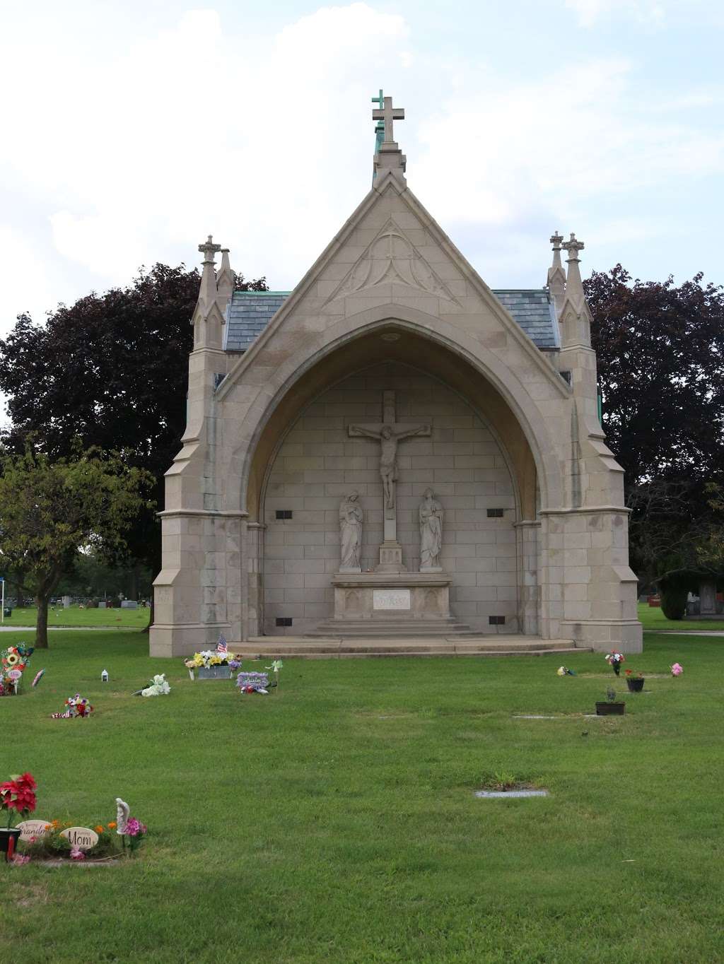 St Joseph Catholic Cemetery & Mausoleums | Belmont and, N Cumberland Ave, River Grove, IL 60171, USA | Phone: (708) 453-0184