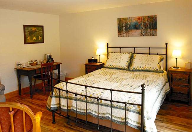 Cacapon B & B | 30 Clara Ln, Berkeley Springs, WV 25411, USA | Phone: (603) 781-1764