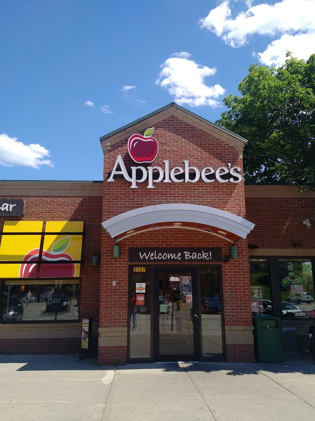 Applebees Grill + Bar | 3127 E Main St, Mohegan Lake, NY 10547, USA | Phone: (914) 526-9000