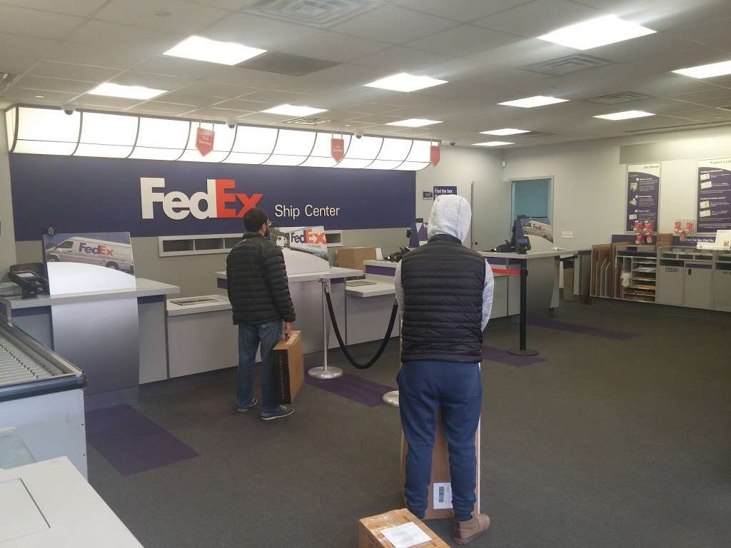 FedEx Ship Center | 100 Redneck Ave, Moonachie, NJ 07074, USA | Phone: (800) 463-3339