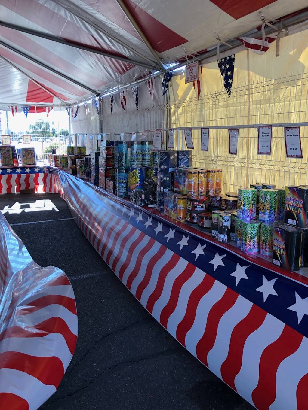 Discount Fireworks Superstore | 1050 W Chandler Blvd, Chandler, AZ 85224, USA | Phone: (559) 556-0337