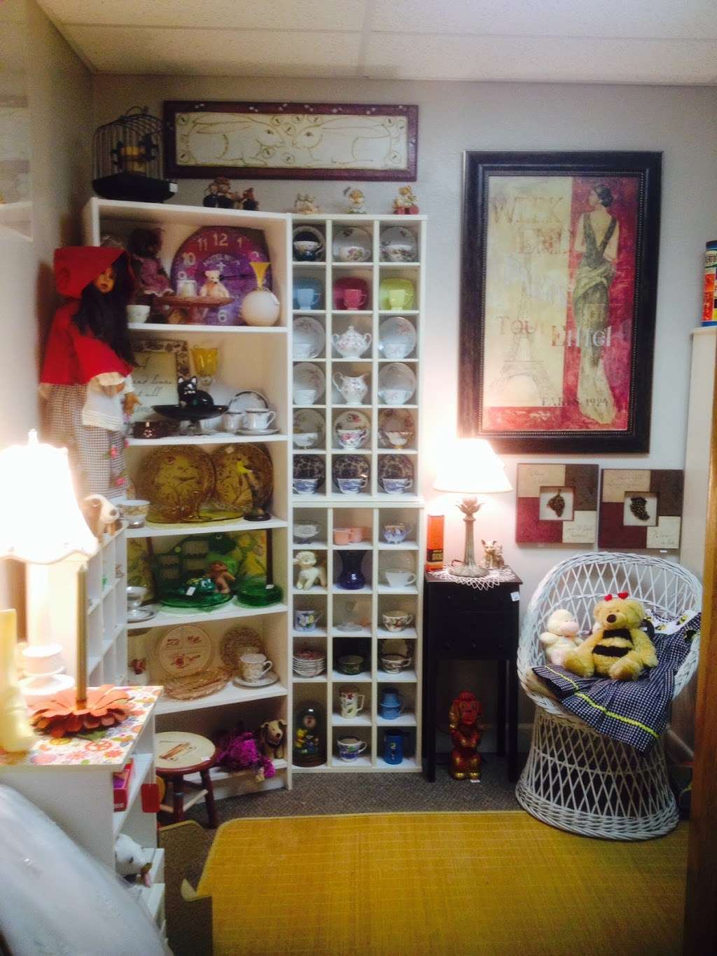 Whatnots & Whimsies | 211 E Chicago St, Elgin, IL 60120 | Phone: (224) 402-8715