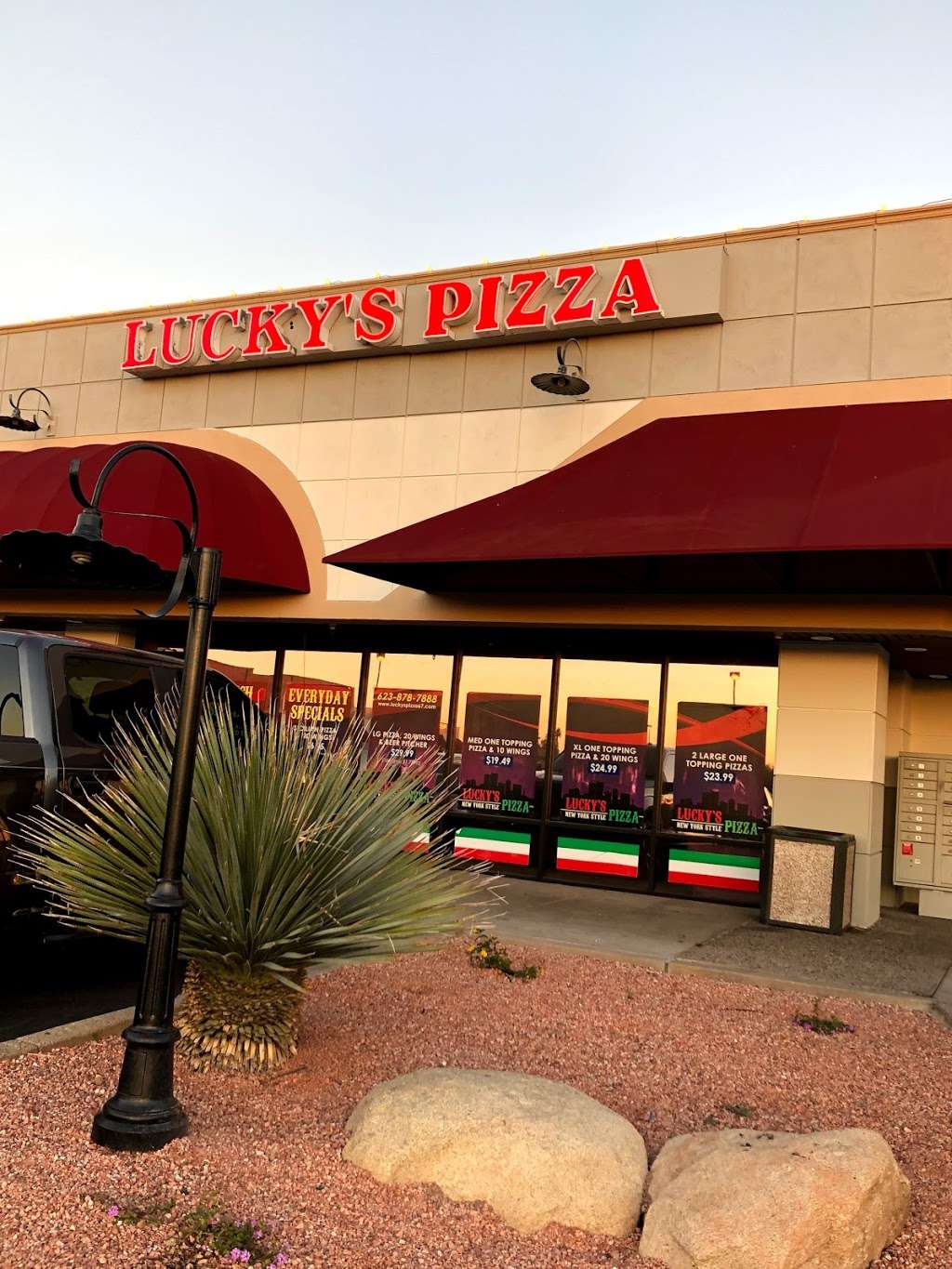 Luckys Pizza | 6630 W Cactus Rd B108, Glendale, AZ 85304, USA | Phone: (623) 878-7888