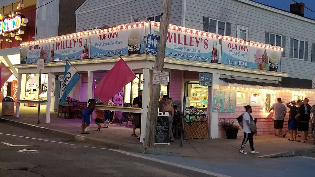 Swell Willeys Handmade Candy & Ice Cream serving Mass & NH | 4 Broadway, Salisbury, MA 01952, USA | Phone: (978) 465-5541
