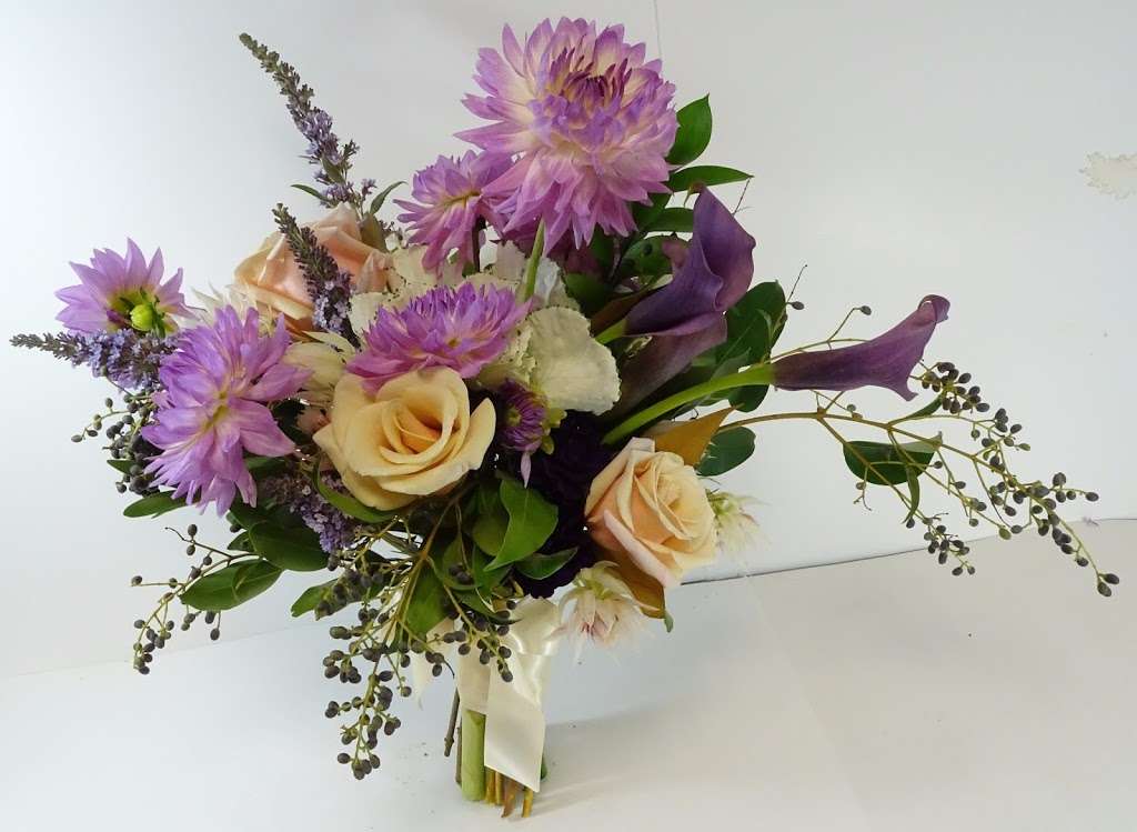 Carbon Valley Flower Gallery - A Full Service Florist | 630 Main Street #D, Frederick, CO 80530 | Phone: (303) 833-4100