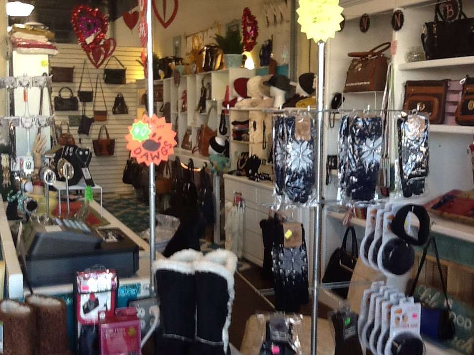 Ann Bags Boutique | 657 E Bay Ave, Manahawkin, NJ 08050 | Phone: (732) 608-4381