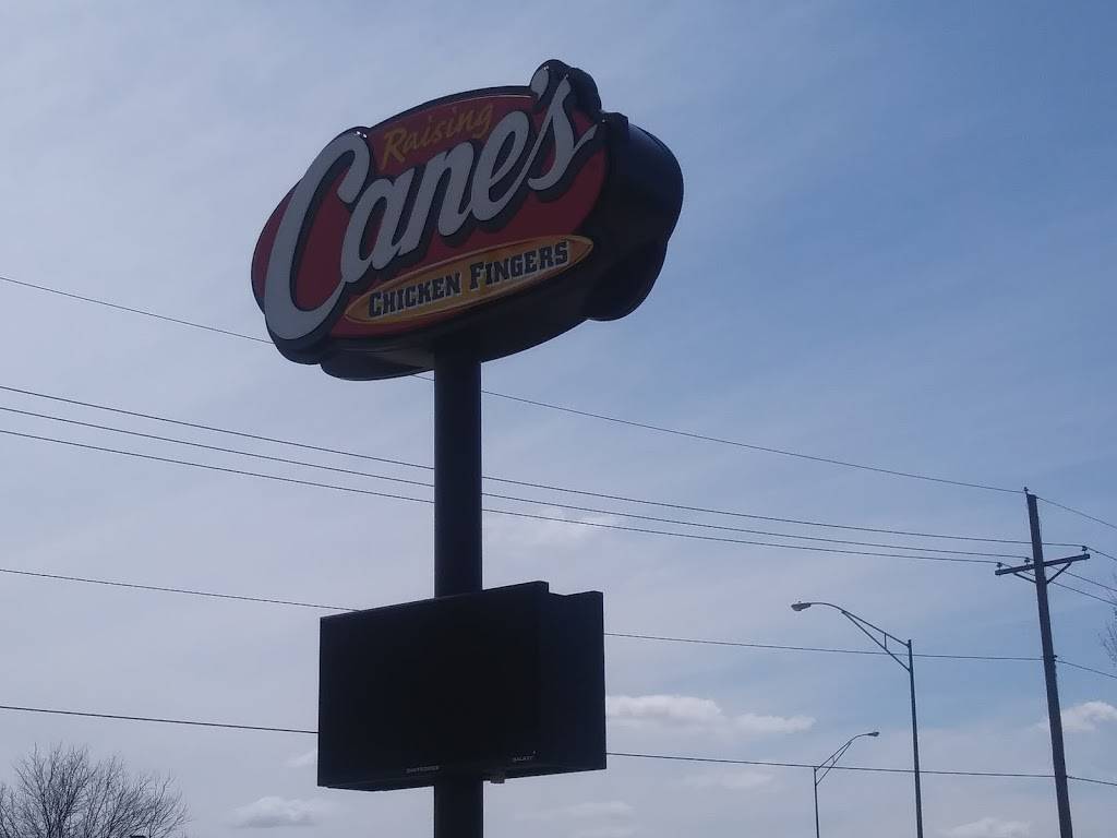 Raising Canes Chicken Fingers | 12930 W Maple Rd, Omaha, NE 68164, USA | Phone: (402) 496-5375