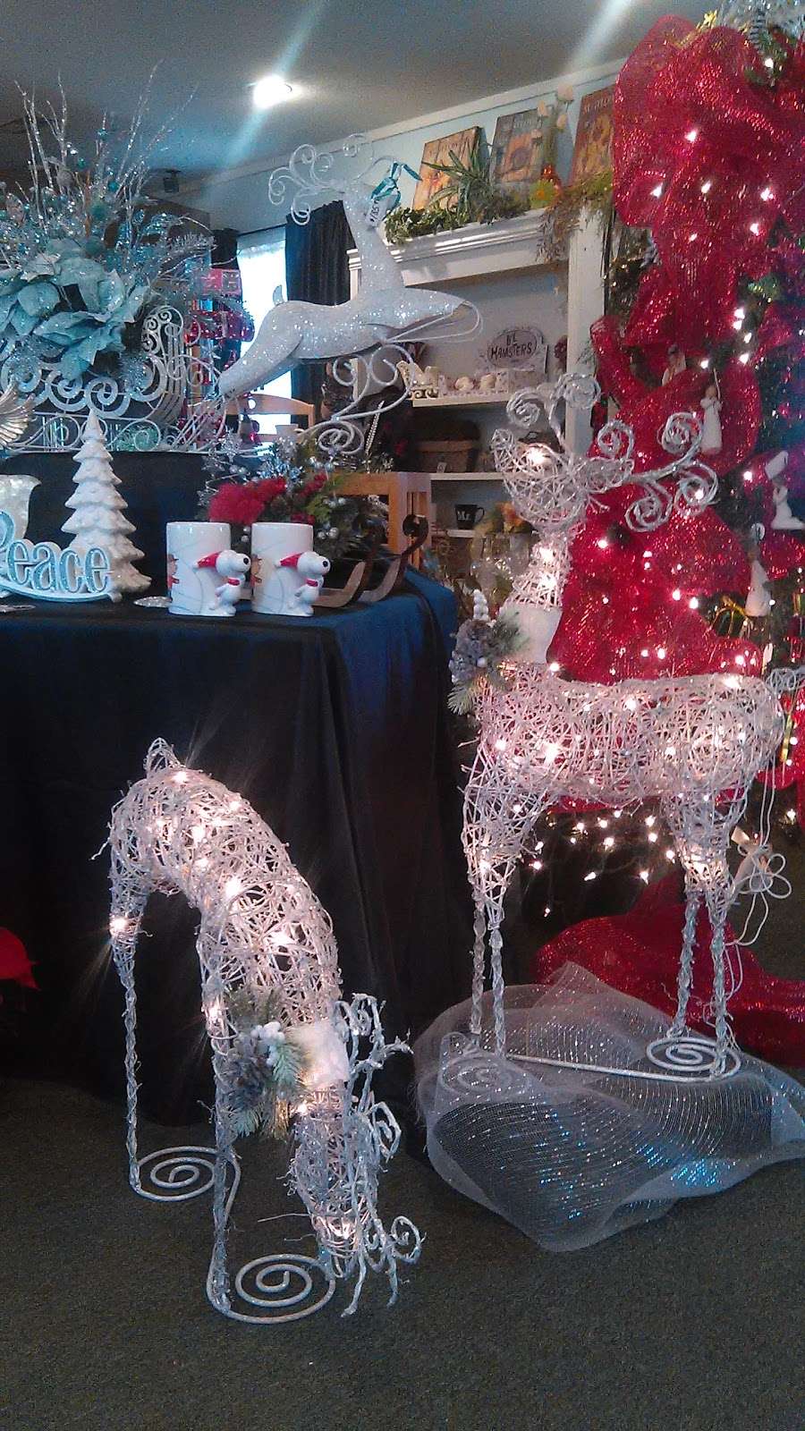 Roberts Floral & Gifts | 401 N Main St, Monticello, IN 47960, USA | Phone: (574) 808-3393