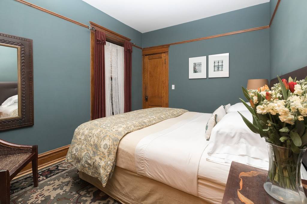 Chicago Guest House | 3715 N Lakewood Ave, Chicago, IL 60613, USA | Phone: (312) 952-5150