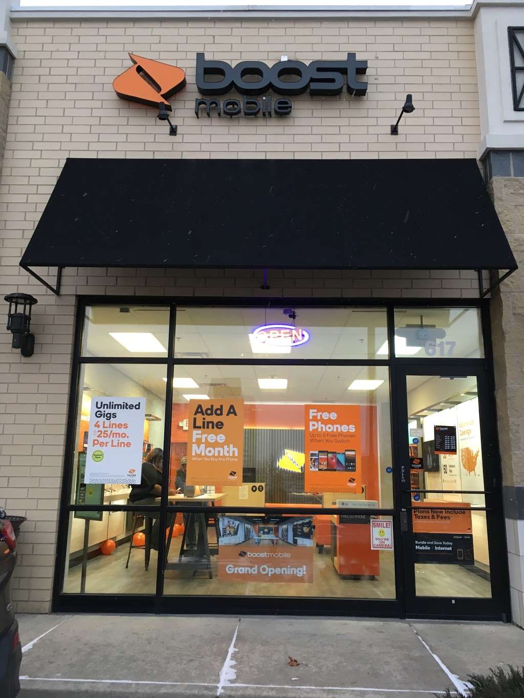 Boost Mobile | 617 Roosevelt Rd, Maywood, IL 60153, USA | Phone: (708) 673-5533