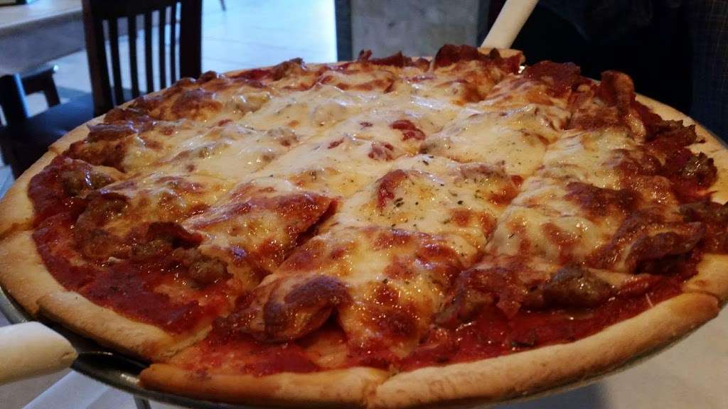 Dominicks Pizzeria | 735 S 8th St, Dundee Township, IL 60118 | Phone: (847) 551-1310