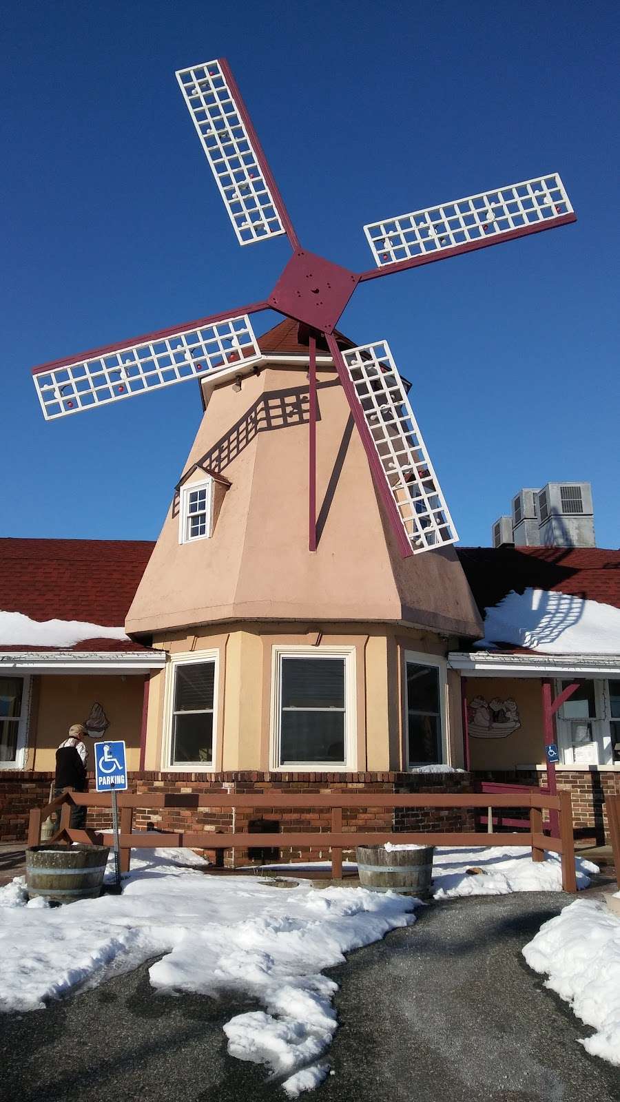 Windmill Family Restaurant | 2838 Main St, Morgantown, PA 19543, USA | Phone: (610) 286-5980