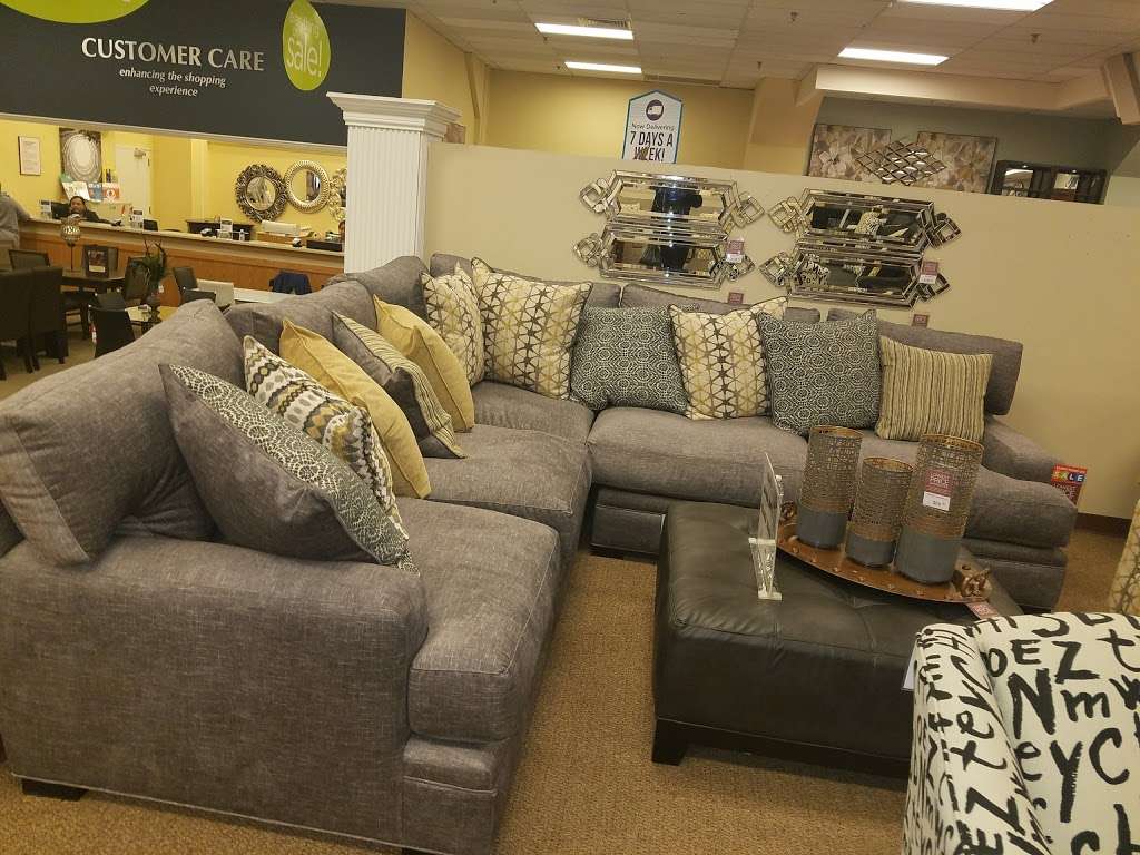 Raymour & Flanigan Furniture and Mattress Store | 2544 Flatbush Ave, Brooklyn, NY 11234, USA | Phone: (718) 513-2002