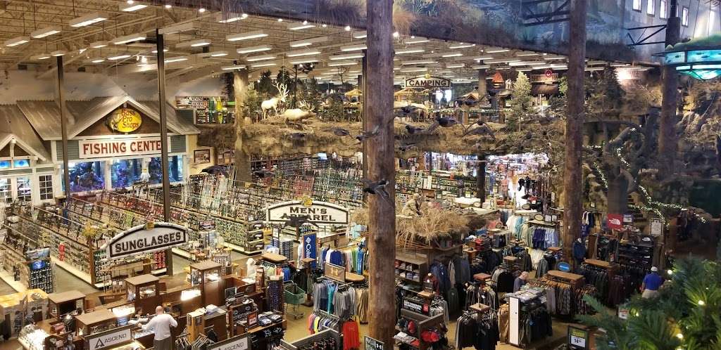 Bass Pro Shops Tracker Boat Center | 1000 Bass Pro Dr, Houston, TX 77047, USA | Phone: (281) 209-0900