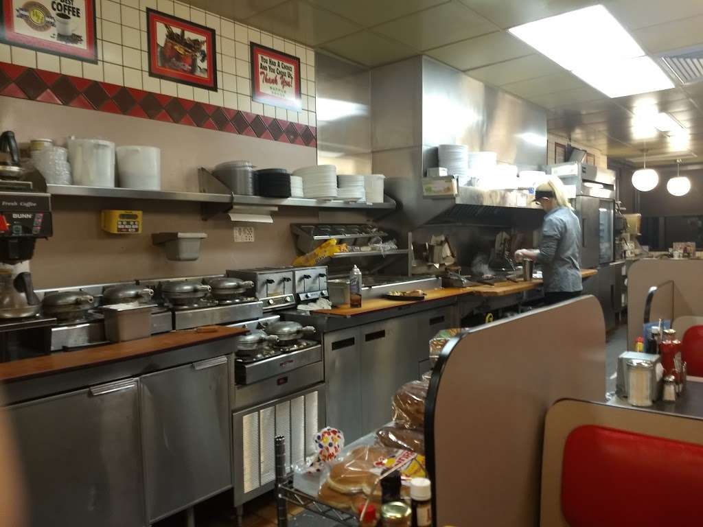 Waffle House | 1784 N Riley Hwy, Shelbyville, IN 46176, USA | Phone: (317) 398-2811