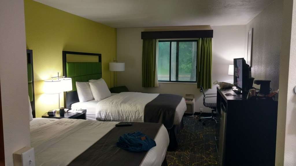 AmericInn by Wyndham, Delafield | 2412 Milwaukee St, Delafield, WI 53018, USA | Phone: (262) 646-3300