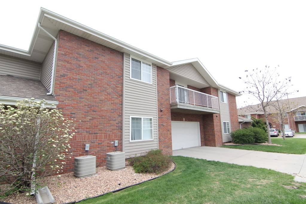 Pinebrook Apartments | 6010 Meridian Dr, Lincoln, NE 68504, USA | Phone: (402) 436-3494