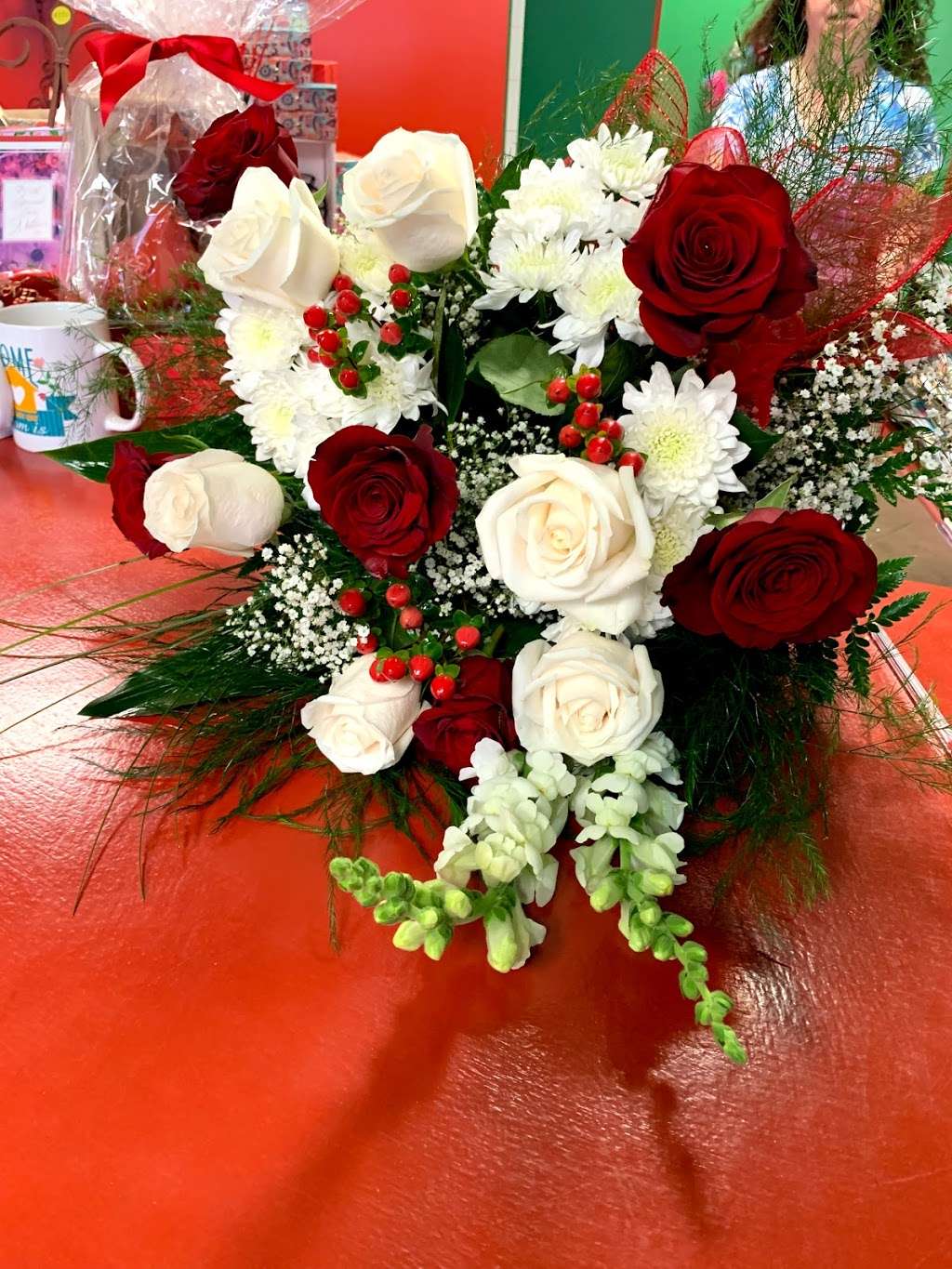 Family Flowers & Art | 1293 Roosevelt Ave, Carteret, NJ 07008, USA | Phone: (732) 366-2282