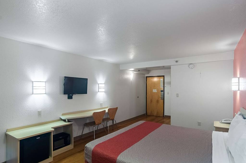 Motel 6 Oklahoma City, OK - South | 1337 SE 44th St, Oklahoma City, OK 73129, USA | Phone: (405) 601-3977