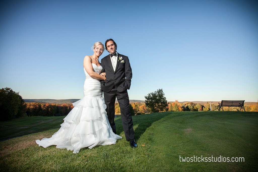 Elmhurst Country Club Wedding Venue | 319 Gardner Rd, Moscow, PA 18444, USA | Phone: (570) 842-7691