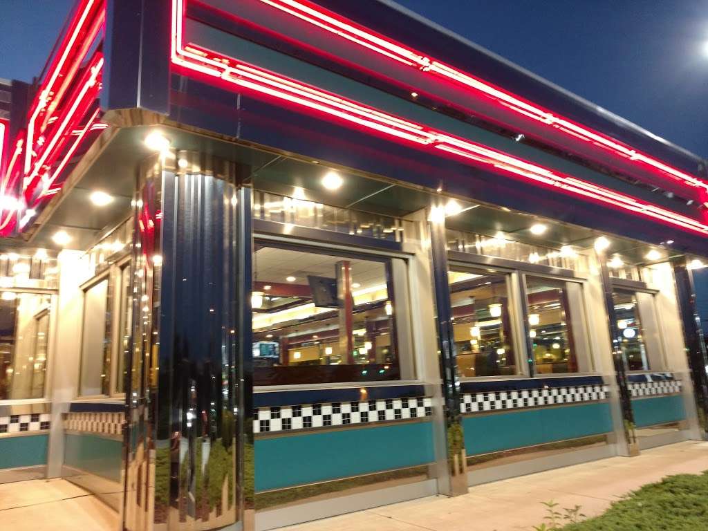 Lyndon City Line Diner | 1370 Manheim Pike, Lancaster, PA 17601, USA | Phone: (717) 393-4878