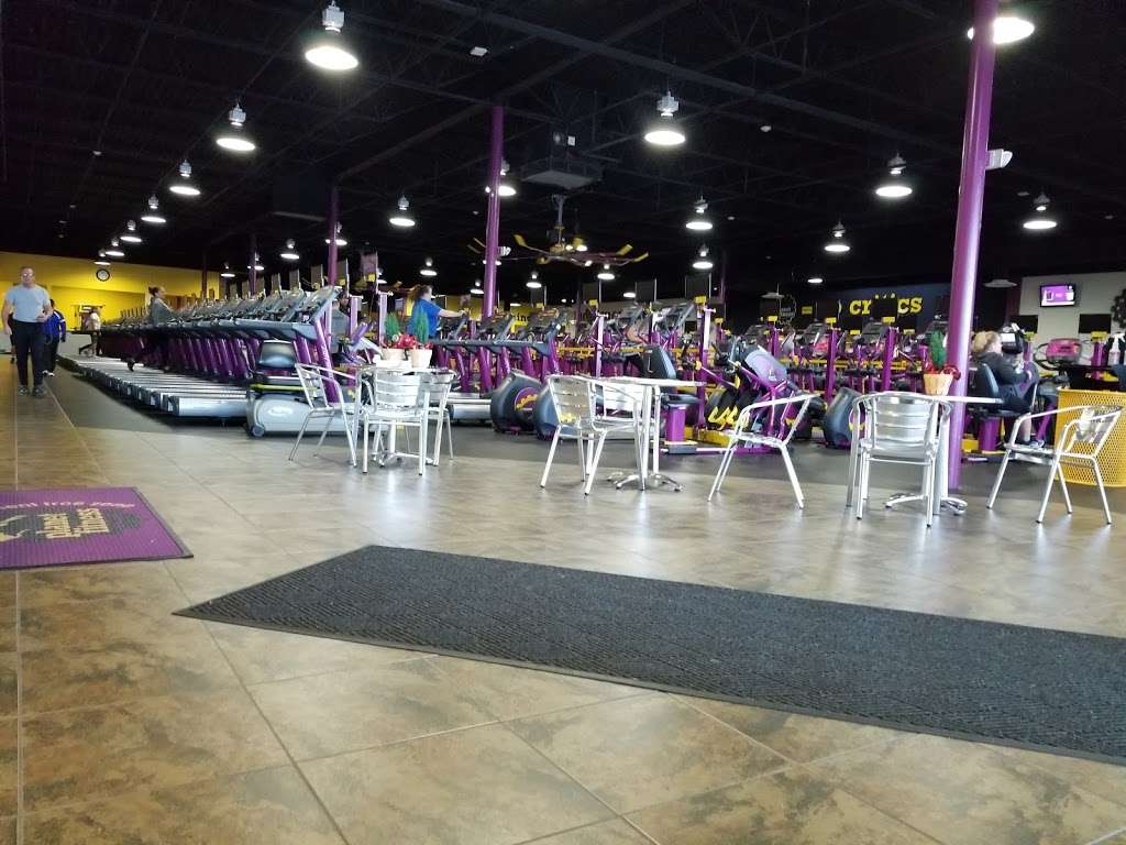 Planet Fitness - Chambersburg, PA | 1695 Lincoln Way E, Chambersburg, PA 17202, USA | Phone: (717) 261-9980