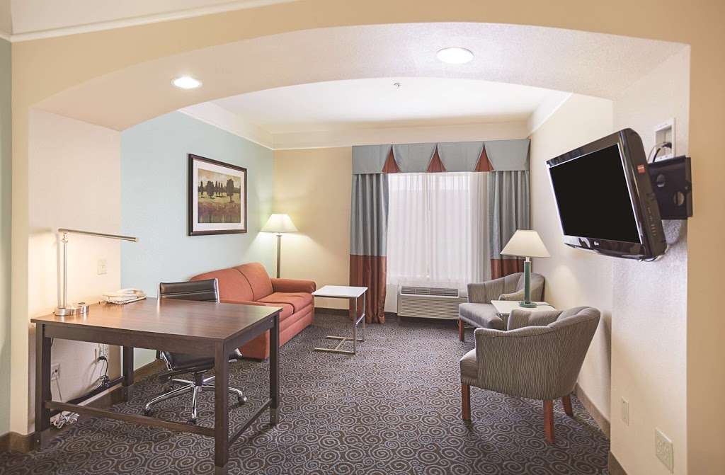 La Quinta Inn & Suites by Wyndham Houston West at Clay Road | 4424 Westway Park Blvd, Houston, TX 77041, USA | Phone: (713) 939-1400