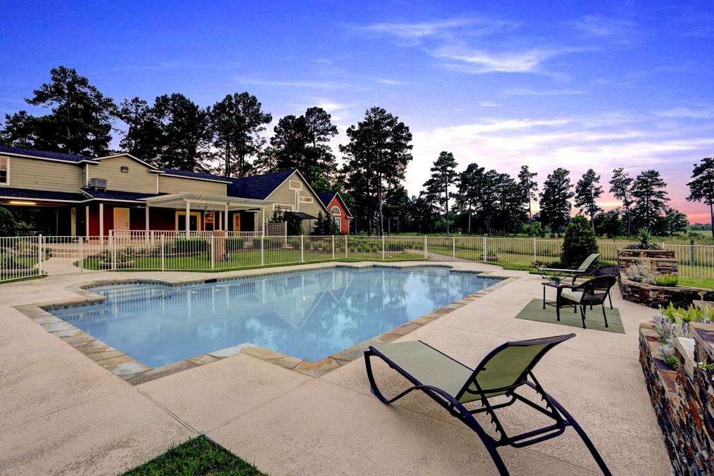 Maple Creek Bed and Breakfast | 519 E Hufsmith Rd, Tomball, TX 77375, USA | Phone: (346) 224-3622