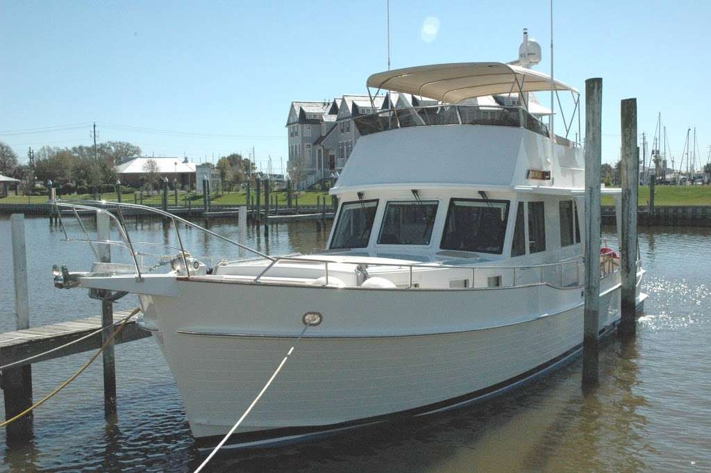 Jay Bettis & Co. Yacht Sales | 2509 E NASA Pkwy, Seabrook, TX 77586, USA | Phone: (281) 326-3333