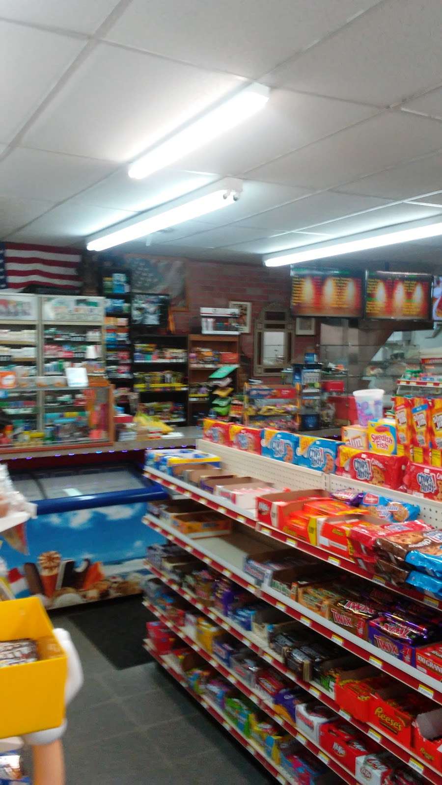 JW Mini Mart | 146 Waterman Ave, North Providence, RI 02911, USA | Phone: (401) 231-4949