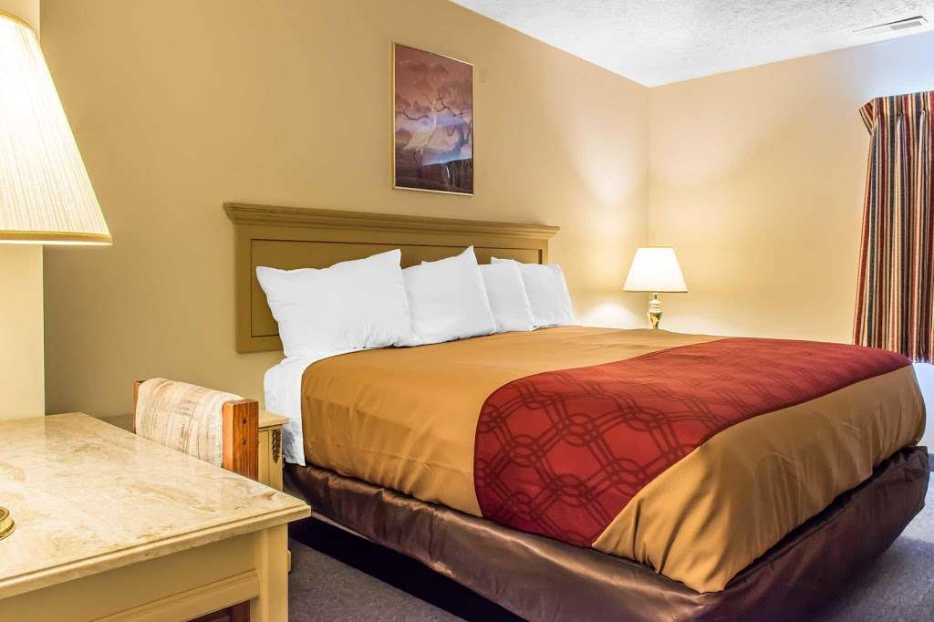 Econo Lodge Inn & Suites near Split Rock and Harmony Lake | 981 PA-940, White Haven, PA 18661, USA | Phone: (570) 443-0391