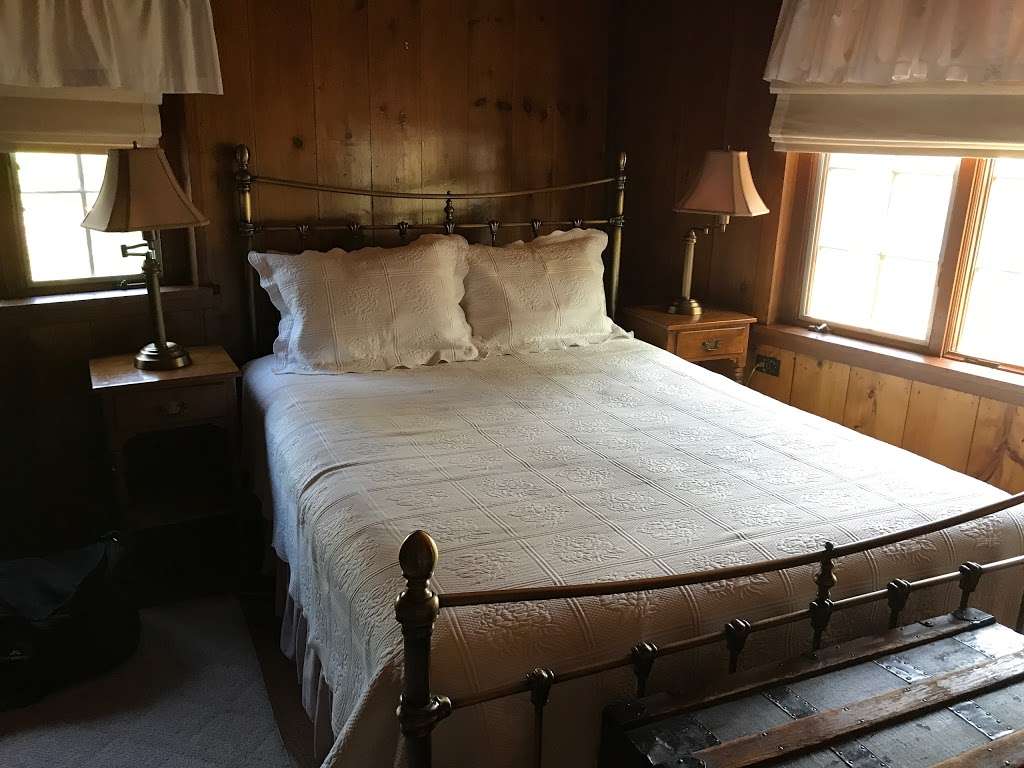 Storm King Lodge Bed & Breakfast | 100 Pleasant Hill Rd, New Windsor, NY 12553, USA | Phone: (845) 534-9421