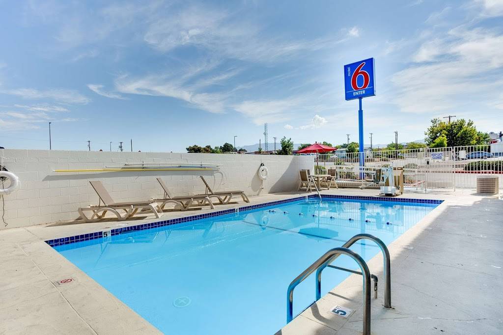 Motel 6 Albuquerque, NM - Carlisle | 3400 Prospect Ave NE, Albuquerque, NM 87107, USA | Phone: (505) 883-8813