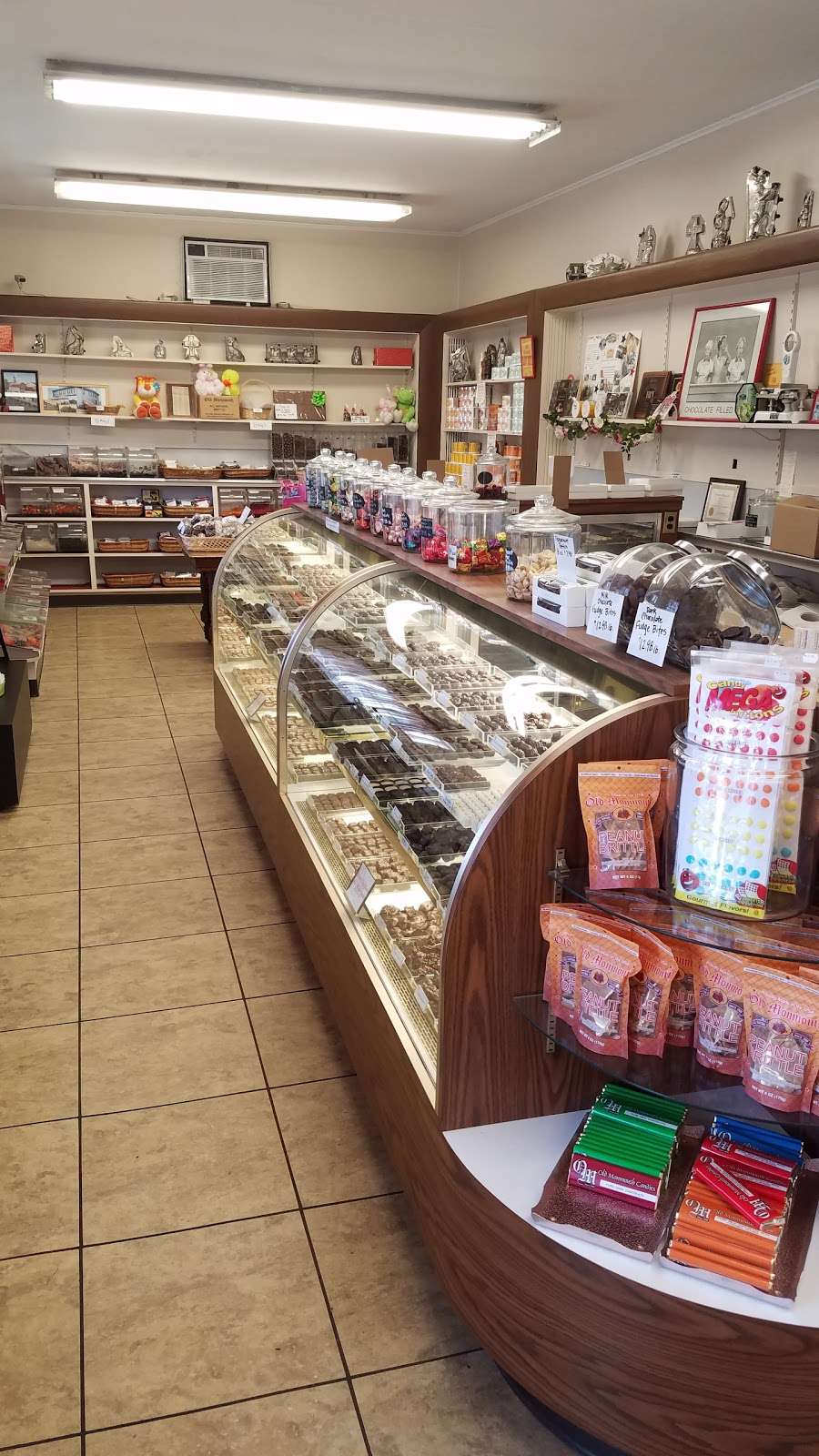 Old Monmouth Candies | 627 Park Ave, Freehold, NJ 07728, USA | Phone: (732) 462-1311