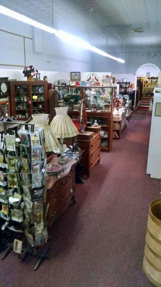 Glass Cupboard Antique Mall | 115 E Main St, Knightstown, IN 46148, USA | Phone: (765) 345-7572