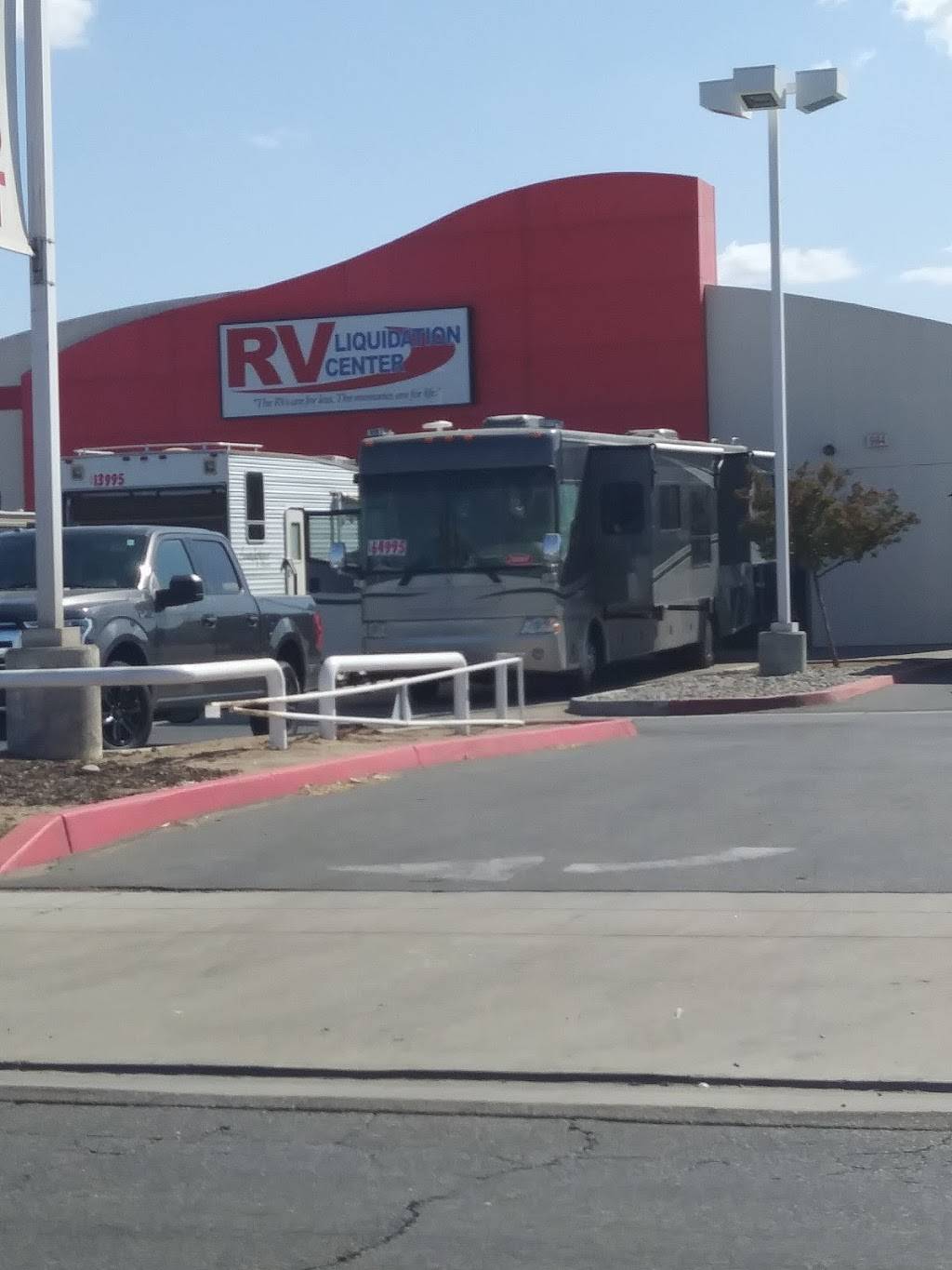 RV Liquidation Center | 984 W Shaw Ave, Clovis, CA 93612, USA | Phone: (559) 291-7848