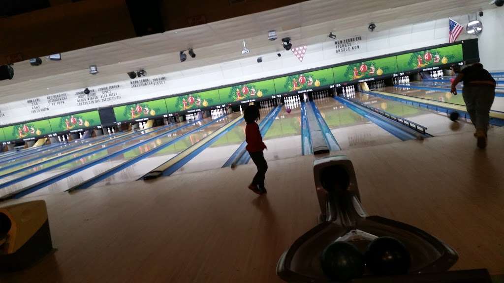 Pikeside Bowl | 3485 Winchester Ave, Martinsburg, WV 25405, USA | Phone: (304) 267-2042