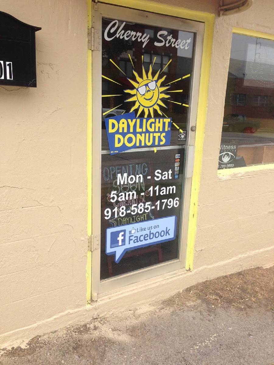 Daylight Donuts | 1101 S Detroit Ave, Tulsa, OK 74120, USA | Phone: (918) 585-1796