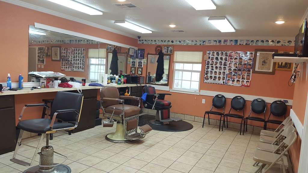 El Guerrero Barbershop Unisex | 2006 Avenue D, Rosenberg, TX 77471, USA | Phone: (713) 291-2324